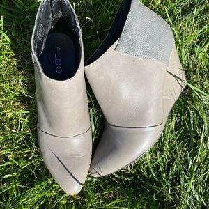 ALDO Women's Gray wedge heel leather/suede Ankle Boots size 9